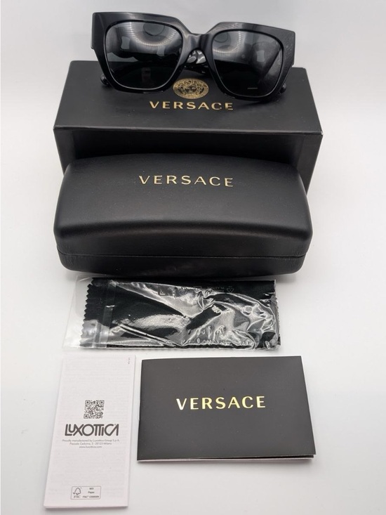 NWT Versace Black Square Frame Medusa Motif Sunglasses New in Box  Authentic main image 8